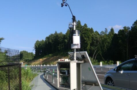 ソーラー式気象観測装置
